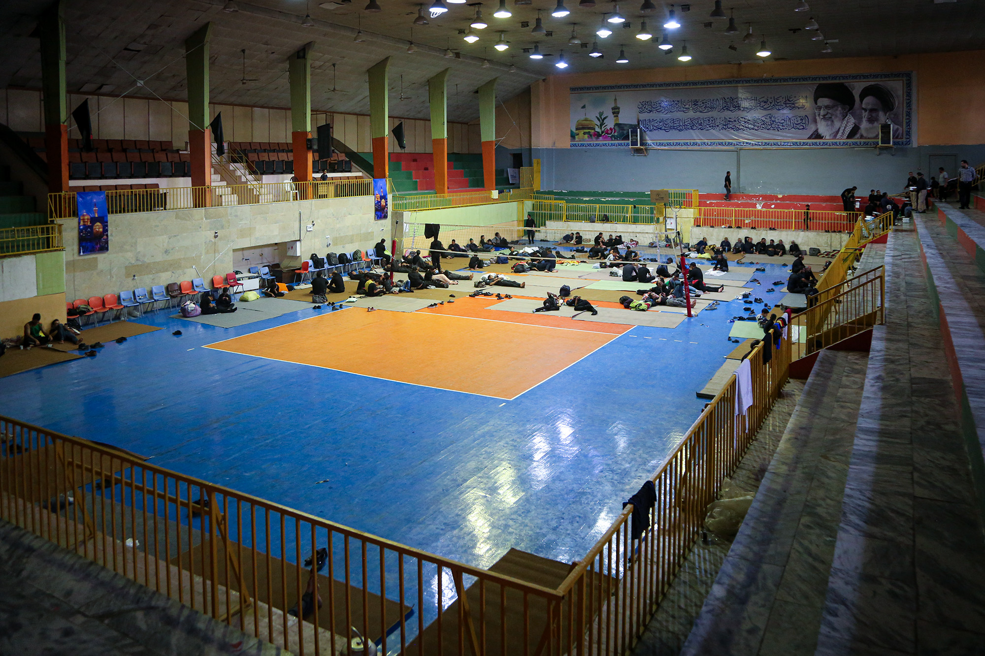 گزارش تصویری اسکان زائران پیاده در فضاهای ورزشی خراسان رضوی 1