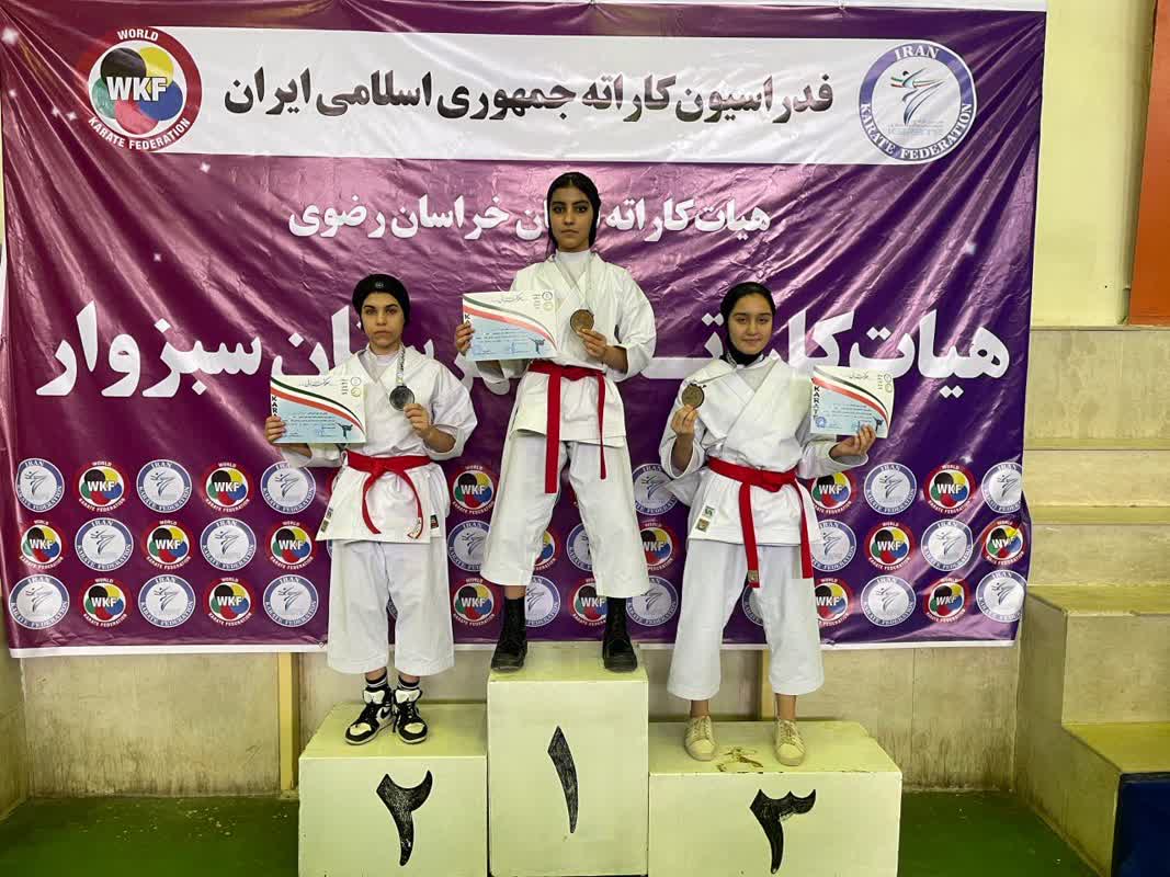 مسابقات کاراته قهرمانی استان در بخش بانوان به مناسبت دهه فجر برگزار شد